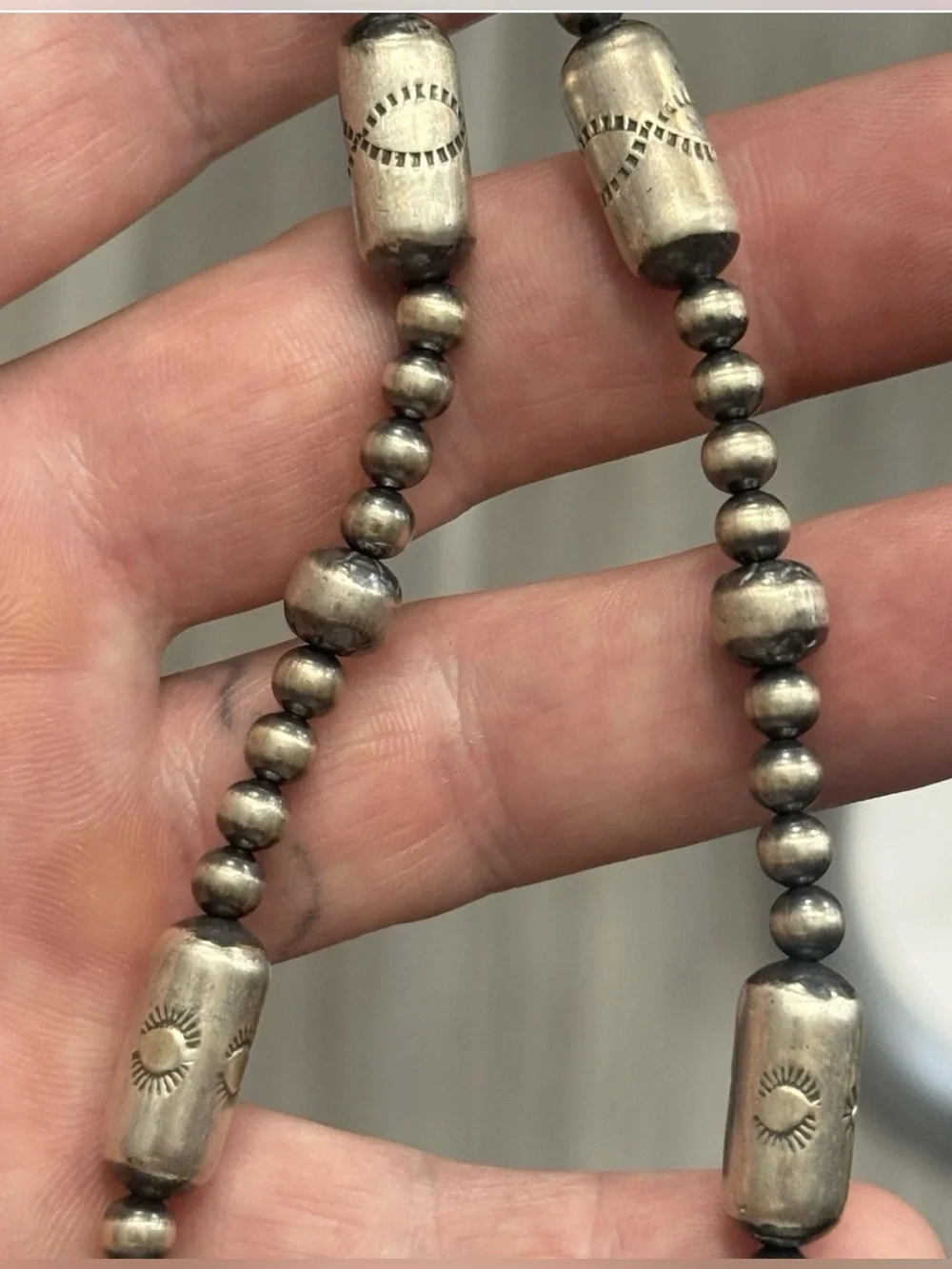 STERLING SILVER NAVJO PEARL HAND STAMPED BARREL GRADUATED BEADED NECKLACE .925